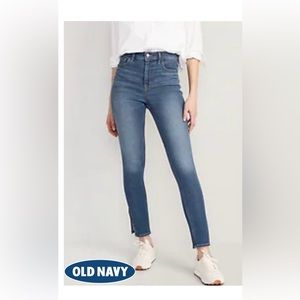 Old Navy Extra High-Rise Rockstar Super Skinny Jeans